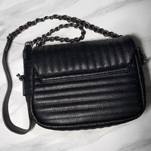 Forever 21 Bags - Forever 21 Quilted Turnlock Chain Handbag Forever 21 Bags - Forever 21 Quilted Turnlock Chain Handbag